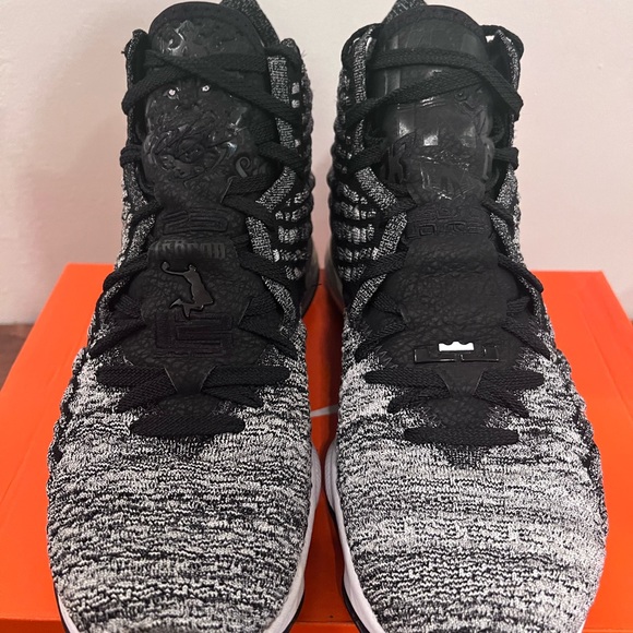 Nike LeBron 17 - Picture 6 of 6